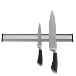 Bande magnetique pour couteaux et outils gain de place