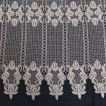 Brise bise en macramé au style ornemental ecru 30x90 cm Brise bise en macramé au style ornemental ecru 30x90 cm