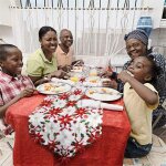 Chemin de table de no�l, feuilles de houx et poinsettia brod�es pour d�corations, 38 x 135 cm