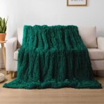 Couverture / couvert de lit 220x240 vert bouteille double face shaggy