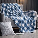 Couverture en molleton avec frange  pompons, jet en flanelle  carreaux bleu et blanc  carreaux buffalo ...