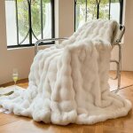Couverture sherpa fausse fourrure lapin cr�me 150�200 cm, r�versible et moelleuse