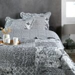 Couvre lit boutis r�versible 260x240 avec 2 taies octavia