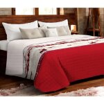 Couvre - lit matelassé rouge monte soglio - style chalet avec cerf et forêt - microfibre légère fabriqué ... Couvre - lit matelassé rouge monte soglio - style chalet avec cerf et forêt - microfibre légère fabriqué ...