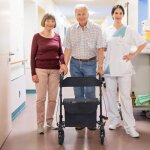 Dambulateur pliant  4 roues de 20 cm charge 136kg rollator mdical en aluminium avec sige double freinage ...