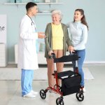 Deambulateur de voyage 2 en 1 avec siege sac et porte baton pliable et leger rouge