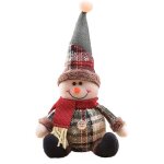 D�corations de no�l, peluches bonhomme de neige et p�re no�l, cadeaux pour une f�te de no�l avec chemin�e. ...