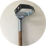 Désherbeur à tête oscillante, lame 130x30x2, avec manche en bois 1500 mm Désherbeur à tête oscillante, lame 130x30x2, avec manche en bois 1500 mm