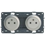 Double prise de courant 2p + t surface cliane legrand finition: titane