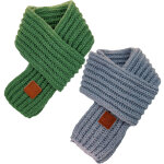 Les enfants se r�chauffent l'�charpe en hiver, le cou du gar�on et de la fille. / /