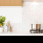 Fond de hotte en aluminium - motif terrazzo blanc et noir - 70x90 cm