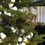 Guirlandes boules de coton lumineuses blanc pur