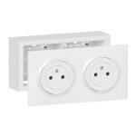 Kit double prise 2p + t surface dooxie 16a précâblées avec cadre saillie - blanc - legrand Kit double prise 2p + t surface dooxie 16a précâblées avec cadre saillie - blanc - legrand