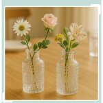 Lot de 12 petits vases en verre - motif decoratif en relief