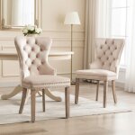 Lot de 2 chaises de salle � manger en velours beige - dossier capitonn� et clout� - pieds en bois vieilli ...