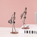 Lot de 2 figurines d�coratives artisanales repr�sentant un musicien et un groupe de musique. figurines ...