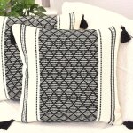 Lot de 2 housses de coussin d�coratives tricot�es en coton boh�me avec pompon noir et blanc, accent moderne ...