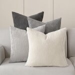 Lot de 4 housses de coussin décoratives carrées douces en velours côtelé et à rayures de style rustique ... Lot de 4 housses de coussin décoratives carrées douces en velours côtelé et à rayures de style rustique ...