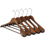 Lot de 5 cintres � �paules larges en bois de haute qualit�, finition lisse, antid�rapants, pour placard, ...
