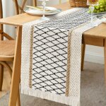 Chemin de table en macram - style bohme - avec pompons - en coton et toile de jute tiss  la main ...