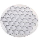 Moule  pelmeni, outil de fabrication de pelmeni.