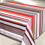 Nappe anti tache  rayures rouge 145x240 cm
