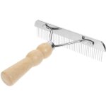 Outils de pansage pour chevaux - peignes  crinire et  queue avec manches en bois, brosses et rteaux ...