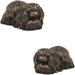 Pékinois - une statuette de chien, une figure sur un socle blanc, un trophée pour une exposition canine ... Pékinois - une statuette de chien, une figure sur un socle blanc, un trophée pour une exposition canine ...