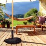 Pied de parasol demi rond en fonte ideal pour les petits espaces