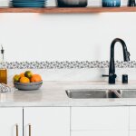 Frise dcorative adhsive, maere gris, motif palmiers gris, 5 cm x 300 cm