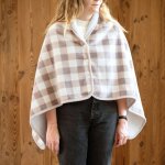 Plaid poncho 2 en 1 polaire avec boutons pression ? motif vichy lin 80x135 cm Plaid poncho 2 en 1 polaire avec boutons pression ? motif vichy lin 80x135 cm