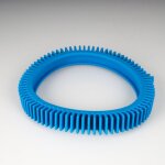 Pneu crant� avec ergot pour robot piscine(roue arri�re)