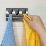 Porte serviette salle de bain adh�sif, pat�re torchons cuisine avec 3 crochets inox bross�, 10 kg