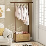 Porte - v�tements en bambou porte - manteau avec panier de rangement en rotin pe et roues portant � v�tements ...