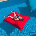 Livedeco - pouf gant xxl dhoussable, flottant pour piscine, rouge pool big52