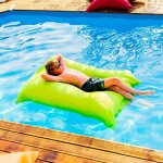 Livedeco - pouf gant xxl dhoussable, flottant pour piscine, vert pomme pool big52