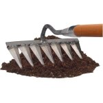 R�teau de d�sherbage scarificateur en m�tal r�teau de d�sherbage tenu dans la main creuse tout creuser ...