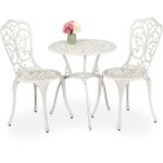 Salon de jardin pour 2 personnes, table avec 2 chaises, fonte d'aluminium, design rustique, blanc et ... Salon de jardin pour 2 personnes, table avec 2 chaises, fonte d'aluminium, design rustique, blanc et ...