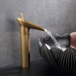 Robinet de lave - mains lavabo r�tro enti�rement en cuivre avec robinet fixe en cascade, au - dessus ...