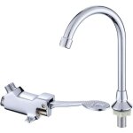 Robinet de p�dale mains libres pour �vier avec raccords installation m�dicale sans contact