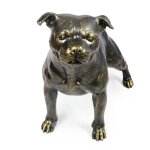 Staffordshire bull terrier, staffik, staffi - une statuette de chien grandeur nature, une figurine à ... Staffordshire bull terrier, staffik, staffi - une statuette de chien grandeur nature, une figurine à ...