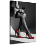 Tableau d�co femme �l�gante avec un verre de vin et des talons hauts 60x90