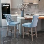 Tabouret de bar velours clout� - t�te capitonn�e - pied bois - clous chrome - 2 bleu clair - 58x60x180(cm) ...
