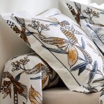 Taie d'oreiller aux fleurs exub�rantes blanc 65x65 cm
