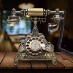 T�l�phone antique de bureau, style europ�en, t�l�phone � cadran rotatif � l'ancienne