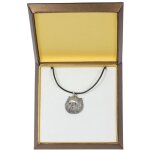 West highland white terrier, westie - un collier avec un chien dans une bote cadeau, un mdaillon plaqu ...