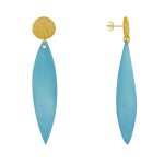 Boucles d'oreilles clous mtal dor et longue ptale en bois - turquoise