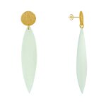 Boucles d'oreilles clous mtal dor et longue ptale en bois - vert d'eau