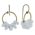 Boucles d'oreilles laiton anneau et petits disques de verre - classics - blanc