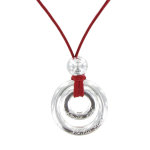 Collier lien en suédine pendentif deux anneaux plaqué argent - classics - rouge Collier lien en suédine pendentif deux anneaux plaqué argent - classics - rouge